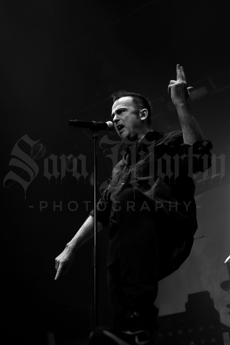 SaraHellcat's tweet photo. #tbt when I shot #BlindGuardian in Barcelona last year ✨ https://t.co/WqXziJe0Te