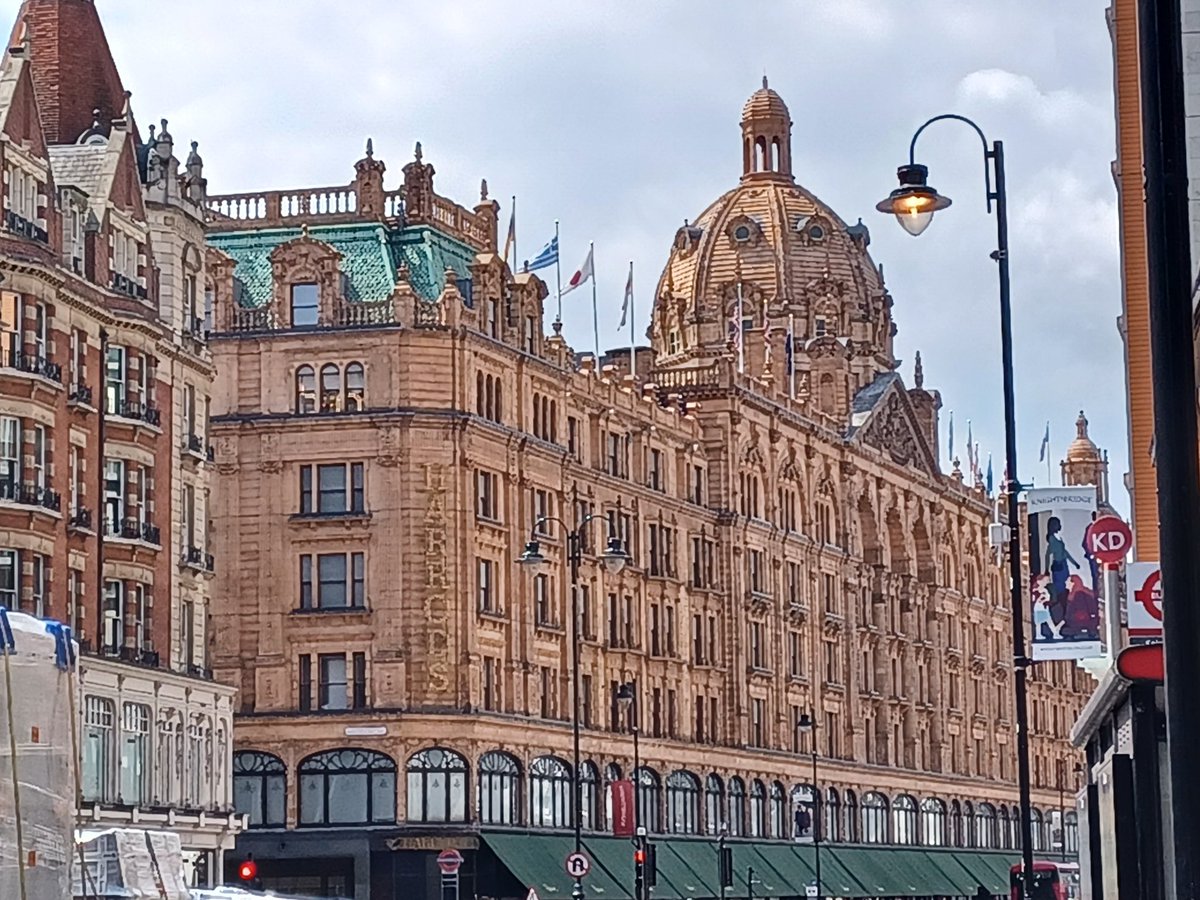 dougdicken's tweet photo. Last full day in London.   Time to start shopping!  Harrods...here we come! https://t.co/XhcMmqAtO2