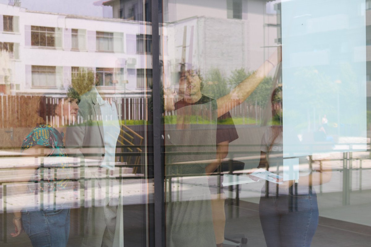 Huhezi's tweet image. 🎯 Lehen aldiz egin dute #PosterEguna #humanitatedigitalglobalak graduko ikasleek. Gradu Bukaerako Lanak aurkeztu dituzte landu dituzten erakundeen aurrean.

📸 Albistea eta argazki guztiak: ow.ly/Vglj50SaKM2

@MUnibertsitatea #learningfromreality