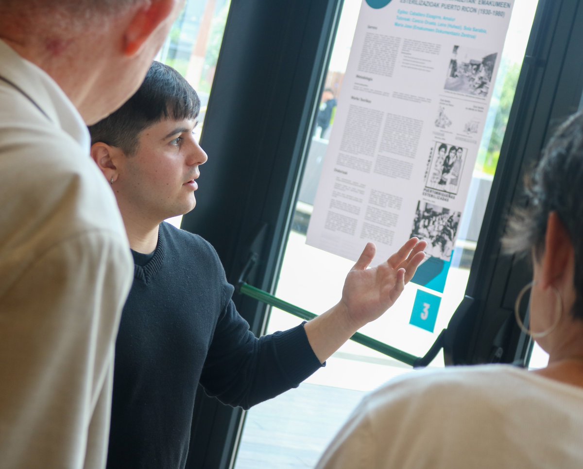 Huhezi's tweet image. 🎯 Lehen aldiz egin dute #PosterEguna #humanitatedigitalglobalak graduko ikasleek. Gradu Bukaerako Lanak aurkeztu dituzte landu dituzten erakundeen aurrean.

📸 Albistea eta argazki guztiak: ow.ly/Vglj50SaKM2

@MUnibertsitatea #learningfromreality