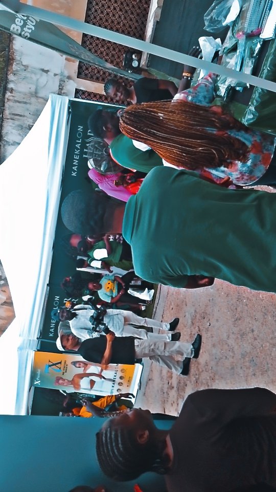 TeemannAI's tweet image. Kanekalon presenting #xpression product in #yabatech.... They are really giving out gift items such as clothes, Brazilian attachment and wool 😃😃👏

#Origin #FinanceBill2024 #asup