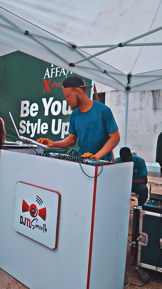 TeemannAI's tweet image. Kanekalon presenting #xpression product in #yabatech.... They are really giving out gift items such as clothes, Brazilian attachment and wool 😃😃👏

#Origin #FinanceBill2024 #asup