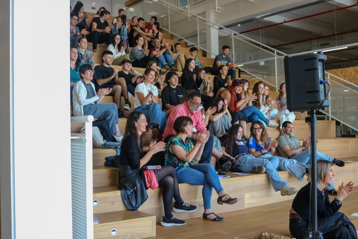 Huhezi's tweet image. 🎯 Lehen aldiz egin dute #PosterEguna #humanitatedigitalglobalak graduko ikasleek. Gradu Bukaerako Lanak aurkeztu dituzte landu dituzten erakundeen aurrean.

📸 Albistea eta argazki guztiak: ow.ly/Vglj50SaKM2

@MUnibertsitatea #learningfromreality