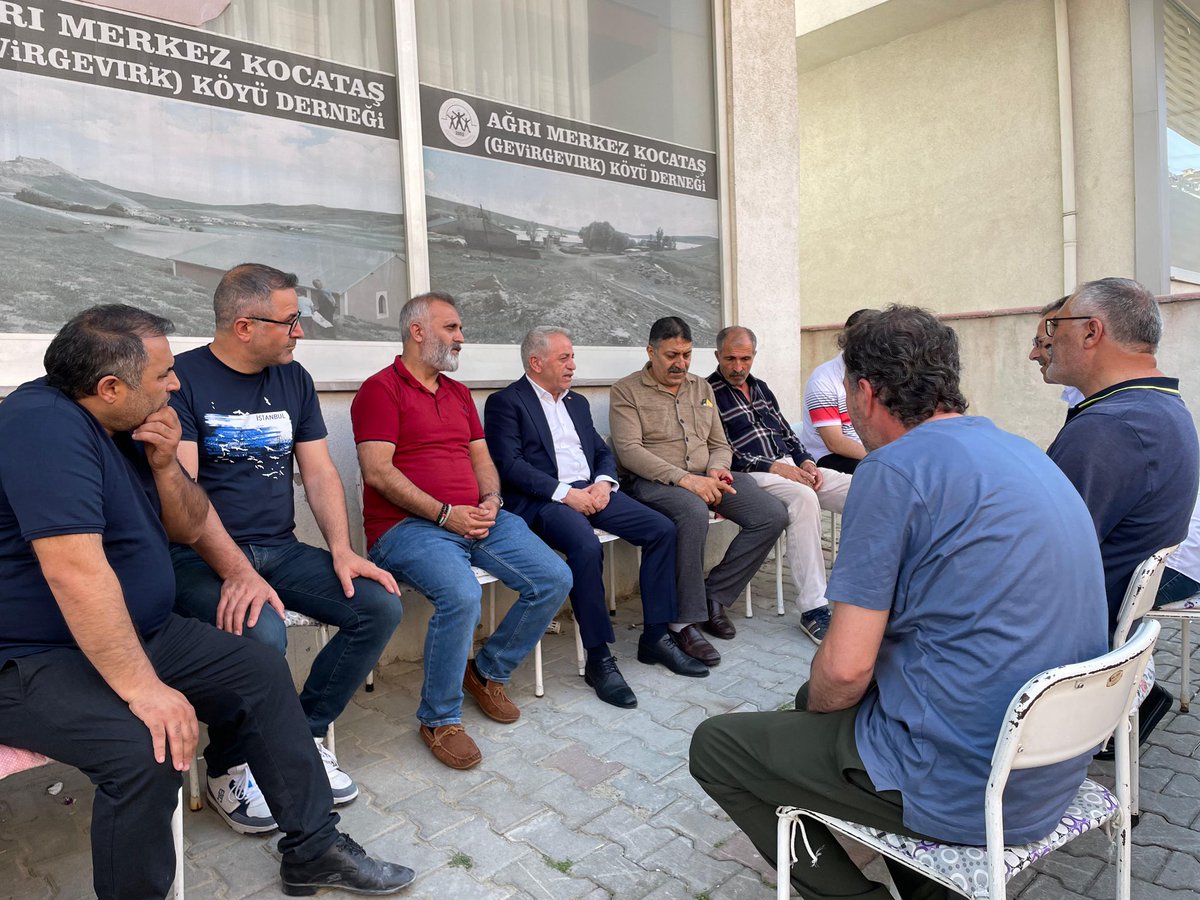 akpinarturgay's tweet photo. Önceki dönem Mevlana Mahallesi Muhtarı Necmettin Kılıçceken beyin Hakk'ın rahmetine kavuşan babası için taziye ziyaretinde bulunduk.

Merhuma Allah'tan rahmet, ailesine yakınlarına ve sevenlerin başsağlığı dilerim.

@osmannnurika 
@MEjderBatur 
@mtalhakor https://t.co/8CgfFDDXSn