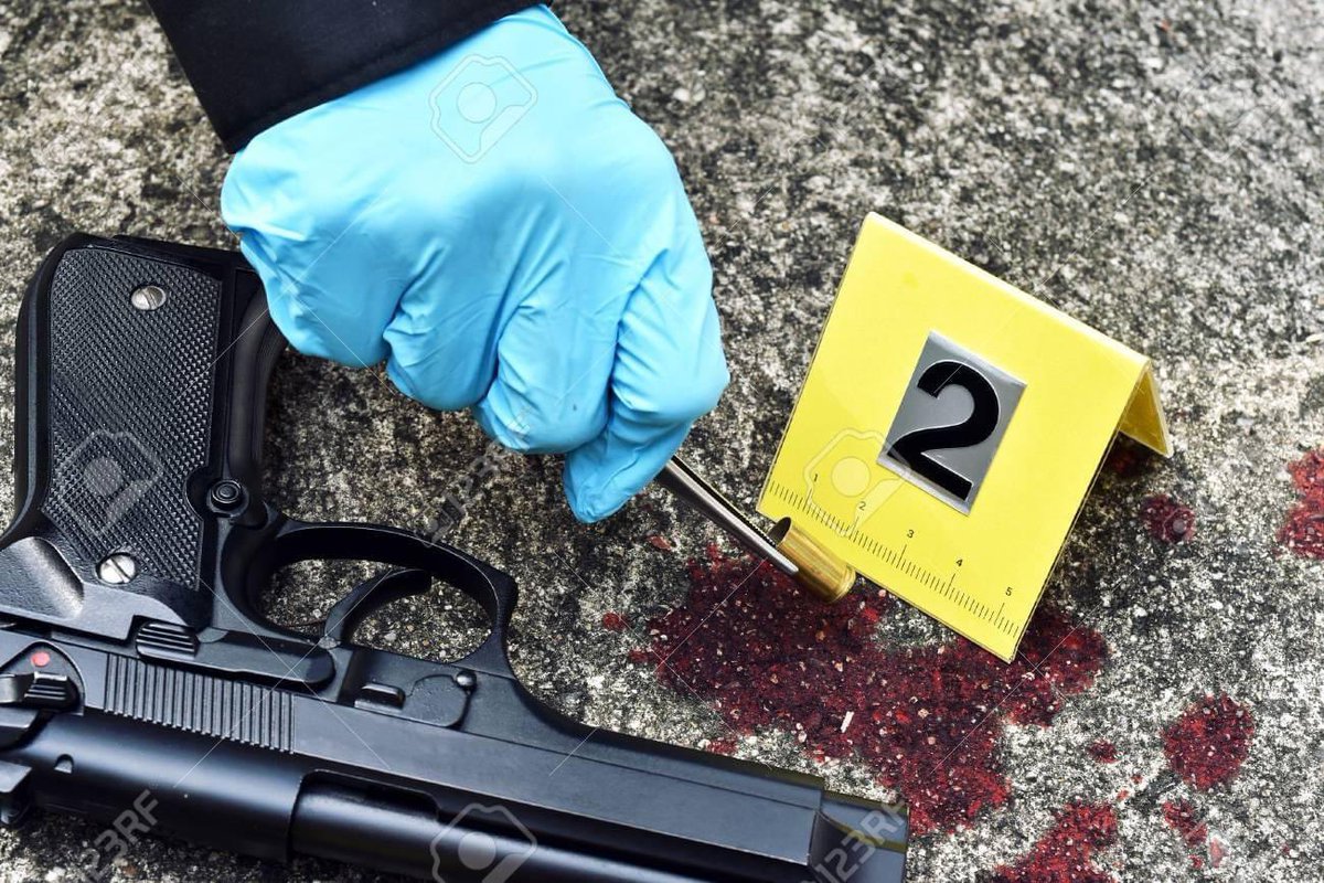 Laverdadaldia12's tweet photo. #EMBOSCAN A UN SOBRINO DE UN EX LIDER DE LAS AUTO DEFENSAS HIPOLITO MORA El ataque armado se perpetró en la localidad de Santa Ana, municipio de Buenavista, en el que el grupo criminal utilizó poncha llantas para frenar el vehículoEl Cártel de Los Viagras emboscó al hijo de Lupe Mora y sobrino del exlíder de las autodefensas, Hipólito Mora Chávez.
El ataque armado se perpetró en la localidad de Santa Ana, municipio de Buenavista, en el que el grupo criminal utilizó poncha llantas para frenar el vehículo.
Autoridades de seguridad estatales reportan que el joven iba en una camioneta junto con sus escoltas, lo que les permitió salir ilesos del atentado.
Personal militar acudió al llamado de auxilio y le brindó protección.