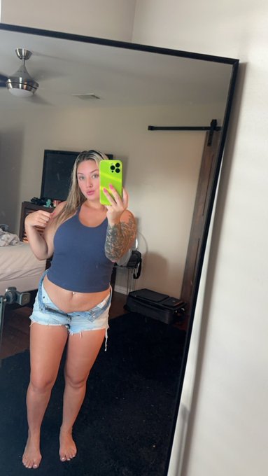 Help me take them off? https://t.co/WBt7Dd4dWv