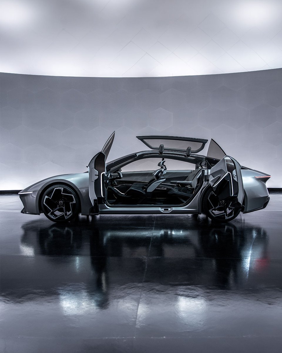 Chrysler tweet media