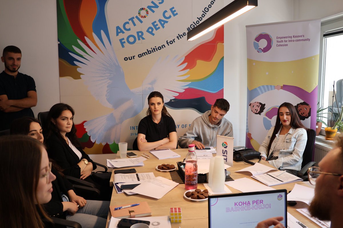 SIT_center's tweet photo. Thrilled to share that SIT held a successful Training of Trainers on Doughnut Economics &amp; Artivism! 🌟 Youth workers from SIT &amp; RROGRAEK gained valuable skills, reinforcing SIT's role as a Balkan Center of Excellence. Ready to empower &amp; inspire the next generation! 💪 #Artivism https://t.co/ICJFcbAky4