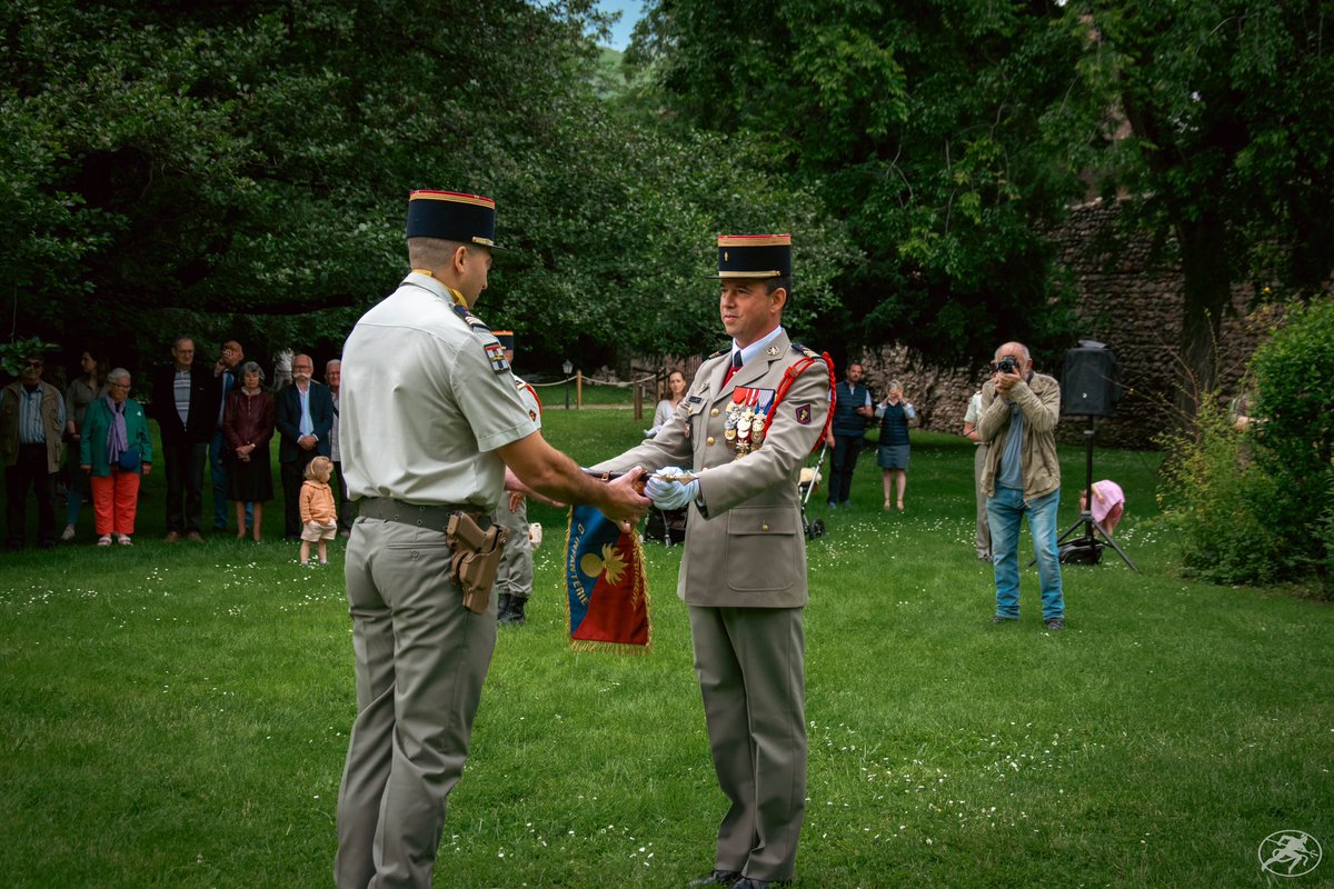152eRI's tweet photo. La passation de commandement de la 4e compagnie s’est déroulée à Kientzheim. 

Le capitaine Blaise, après deux années intenses à la tête de sa compagnie, a ému l’assistance en rendant le commandement au capitaine Maxence. 

Bon vent au capitaine Blaise 🫡🇫🇷 https://t.co/BO8JuKmONt