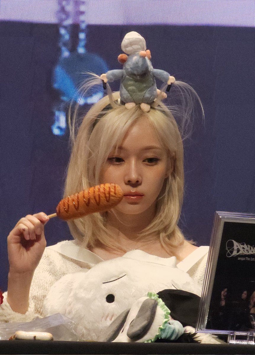 maipaikongboo's tweet photo. อัยหนาวมานเหมือนไก่เน่าจริง ๆ 5555555555555555555555555 https://t.co/chGngeHVMH