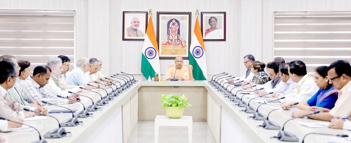 शिक्षकों के स्थानांतरण/नवीन पदस्थापना की कार्यवाही तत्काल संपन्न कराई जाए।

माध्यमिक विद्यालयों के कायाकल्प का अभियान तेज किया जाए: मुख्यमंत्री श्री <a href="/myogiadityanath/">Yogi Adityanath</a> जी महाराज