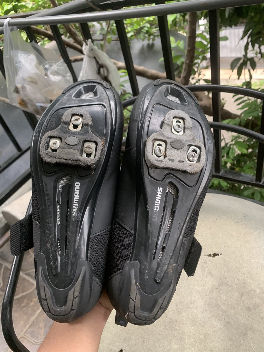 juanendi's tweet photo. Wts sepatu sepeda shimano IC-100 size 44 kondisi mulus like new 500k silahkan negoin ajaa 😀🙏🏻#fnfjb https://t.co/ccowKmj4fR