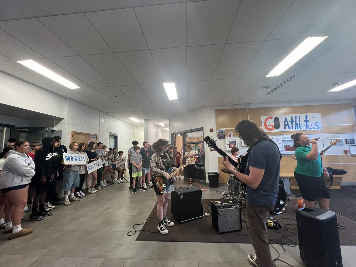 MrsKathrynTa's tweet photo. It was a great morning for our student athletes representing OHMS at the Special Olympiad today! Thank you to staff and our very own Killer Pancakes for an unforgettable send-off! @WesthillCSD @WCSDSpecialEd https://t.co/ruF0Un0tzr