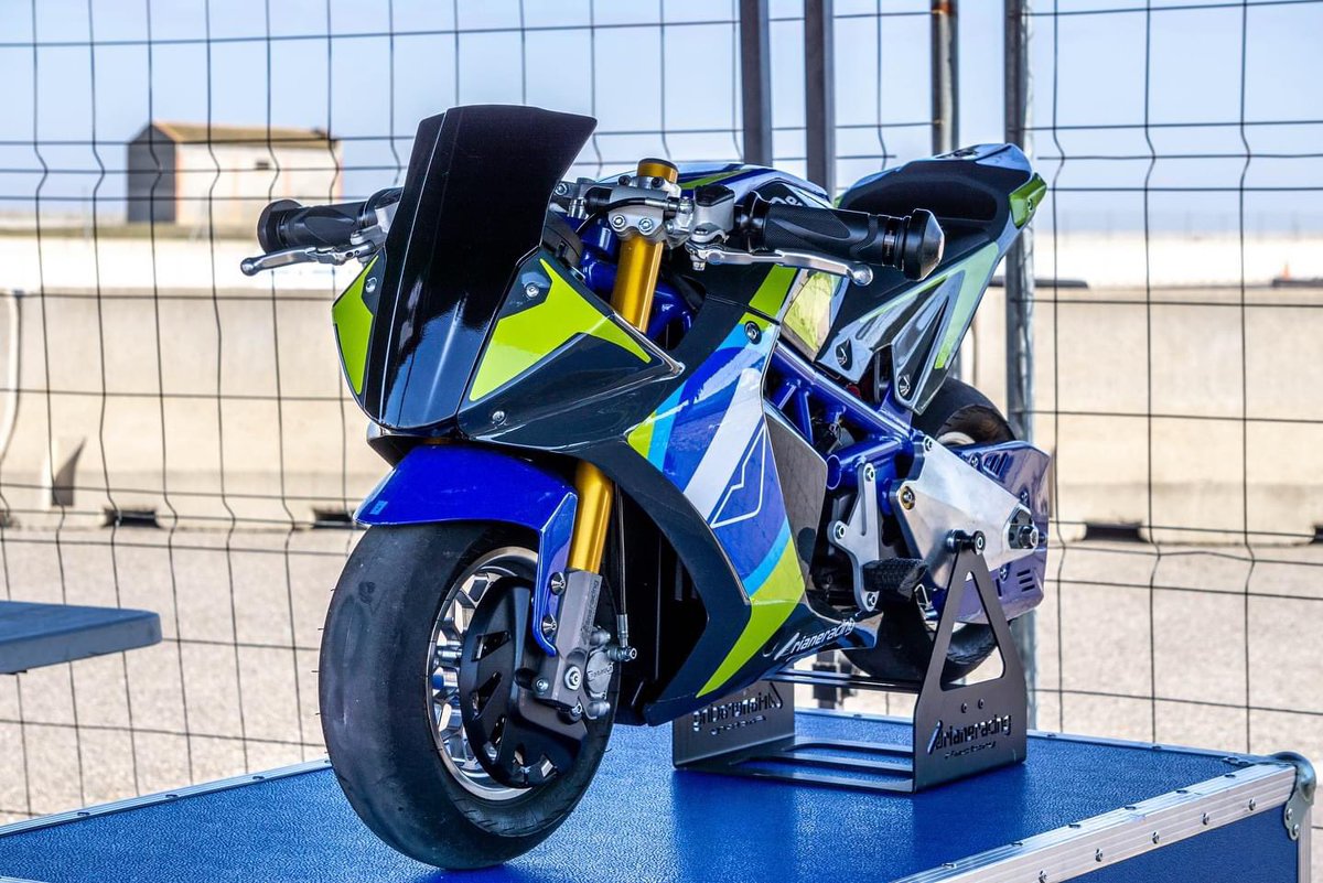 ArianeMotoMC's tweet photo. Los pequeños detalles son los que importan.
Descubre la Ariane K2Re en https://t.co/xfs8jfOHKR 

The small details are what matter, more information and reservation at https://t.co/xfs8jfOHKR 
.
#ArianeMoto #ArianeK2Re #Minivelocidad #ElectricMinibike https://t.co/U2ItfbXe4n