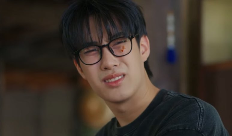imnin00n_'s tweet photo. เป็นซีนที่ขอบมากๆ รู้สึกทั้ง 4 เล่นได้เข้ากันมากๆ เป็นซีนที่เรียลมากๆ ตลกมาก ตลกเรียลสุดๆ ฝากบอกชาญให้ใส่แว่นเถอะไหว้ละ5555555555

#เขมจิราต้องรอดseries  
#Pilotเขมจิราต้องรอด
#KhemjiraTheSeries https://t.co/2kJAOSAIFf