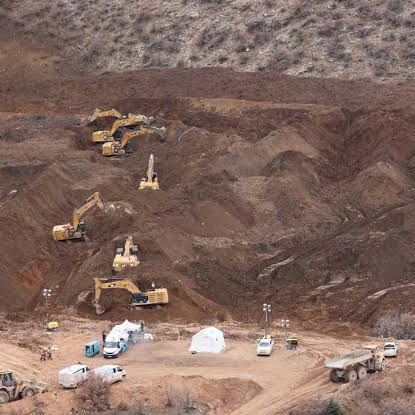 🔴 #SONDAKİKA | Erzincan İliç'te toprak altında kalan 9 işçiden 3'ünün daha cansız bedenine ulaşıldı.

TG: t.me/agentokato