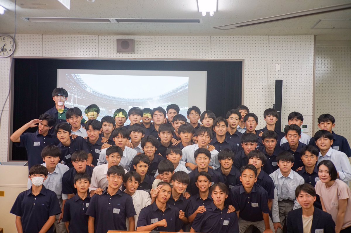 AgeCarry's tweet photo. 《目標が達成できないのはなぜなのか？》
日大明誠高校サッカー部U-16 ( @meiseifc0811 )の選手たちに向けATHLETE ACADEMY「課題発見・分析編」を実施しました。
高校3年間で、自分の掲げる目標や夢に少しでも近づけるように、課題と向き合いながら活動に励んでもらえたらと思います！

＃ライフスキル https://t.co/da4jvpz5KO