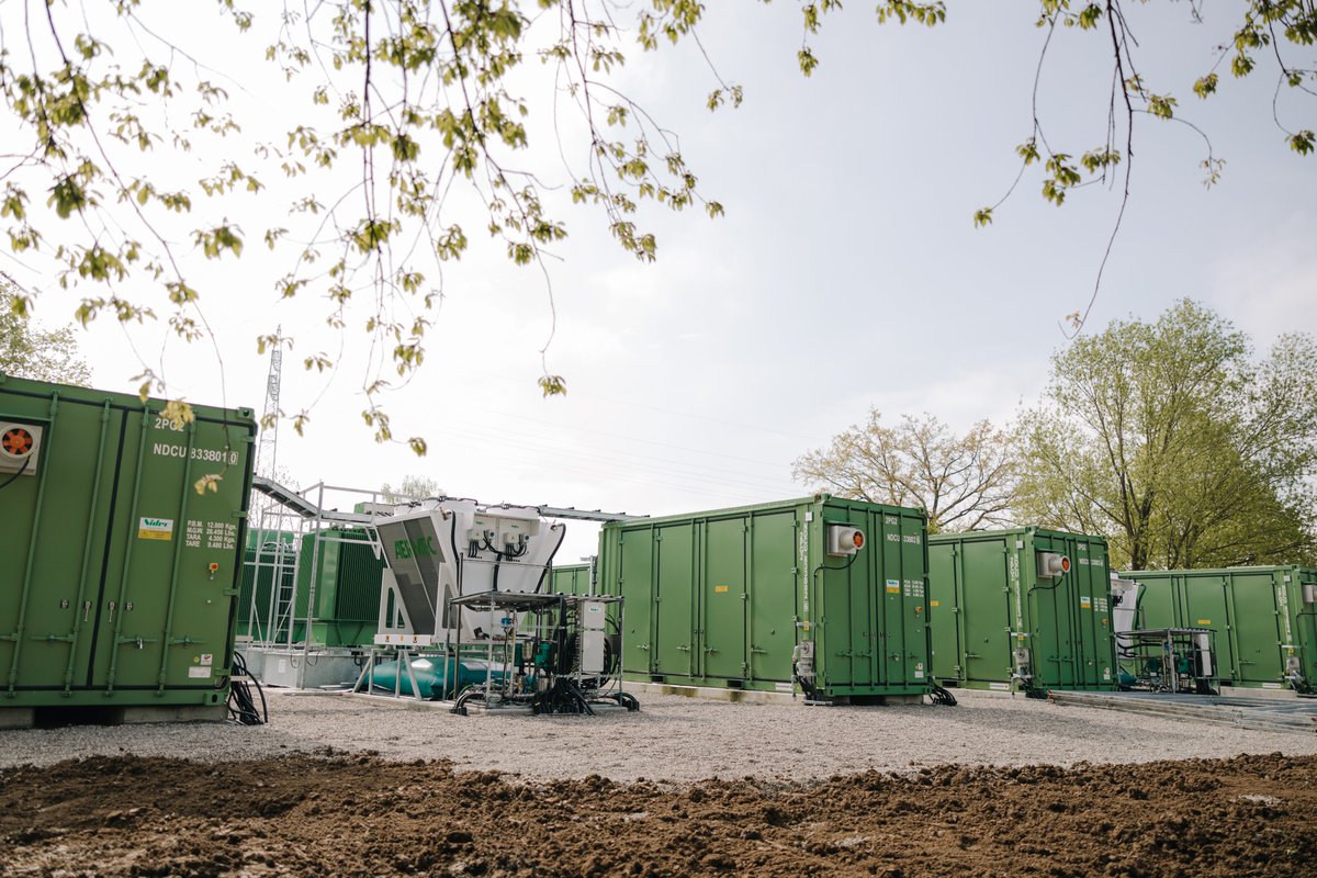 40 MWh #Batteriespeicherprojekt in Großenwiehe, Schleswig-Holstein genehmigt! Mit 20 MW Leistung/ 40 MWh Kapazität wird die Anlage zur #Energiewende beitragen. Die Inbetriebnahme ist Ende 2025 geplant.  #ErneuerbareEnergien #Batteriespeicher
kyon-energy.de/pressemitteilu…