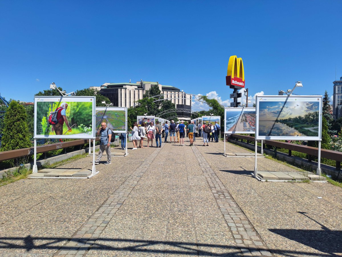 eLTER_Europe's tweet photo. 🚨 To your attention - the event of the day! 🎉
The eLTER Grand Campaign exhibition officially opened today in Sofia, Bulgaria!🖼️
By 18 June, the Lovers' Bridge will accommodate 58 images presenting eLTER research sites.
🥂 Cheers to everyone who contributed to the event! https://t.co/BC5oRt7Frp