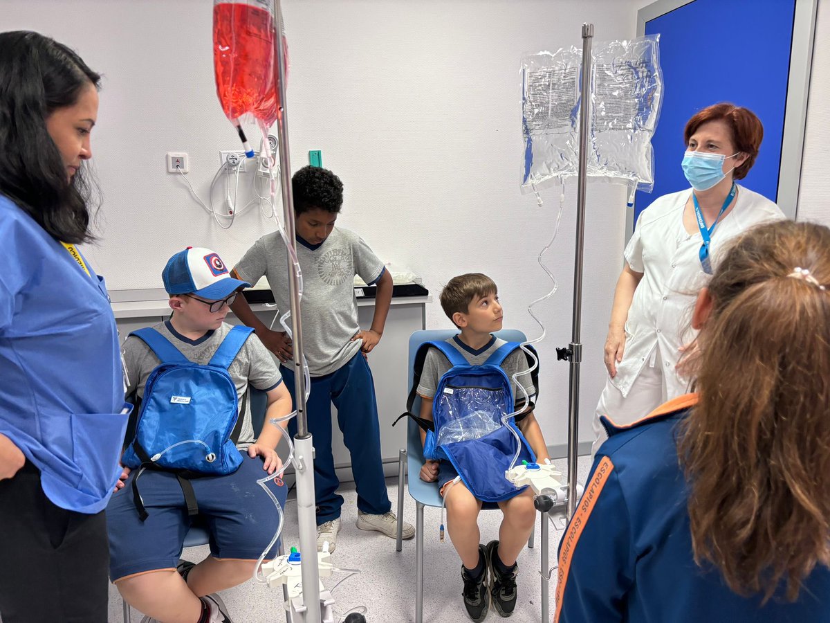 NefrologiaSa's tweet photo. Trabajar en equipo siempre fue sinónimo de éxito!Gracias al Servicio de Urologia, a la @friat_es, a @innovacionIBSAL,a la dirección de nuestro centro, a la coordinación de trasplantes y al @CalasanzSA.Los niños de 4 han aprendido mucho del riñon, la diálisis y el trasplante https://t.co/qay00QlBqA