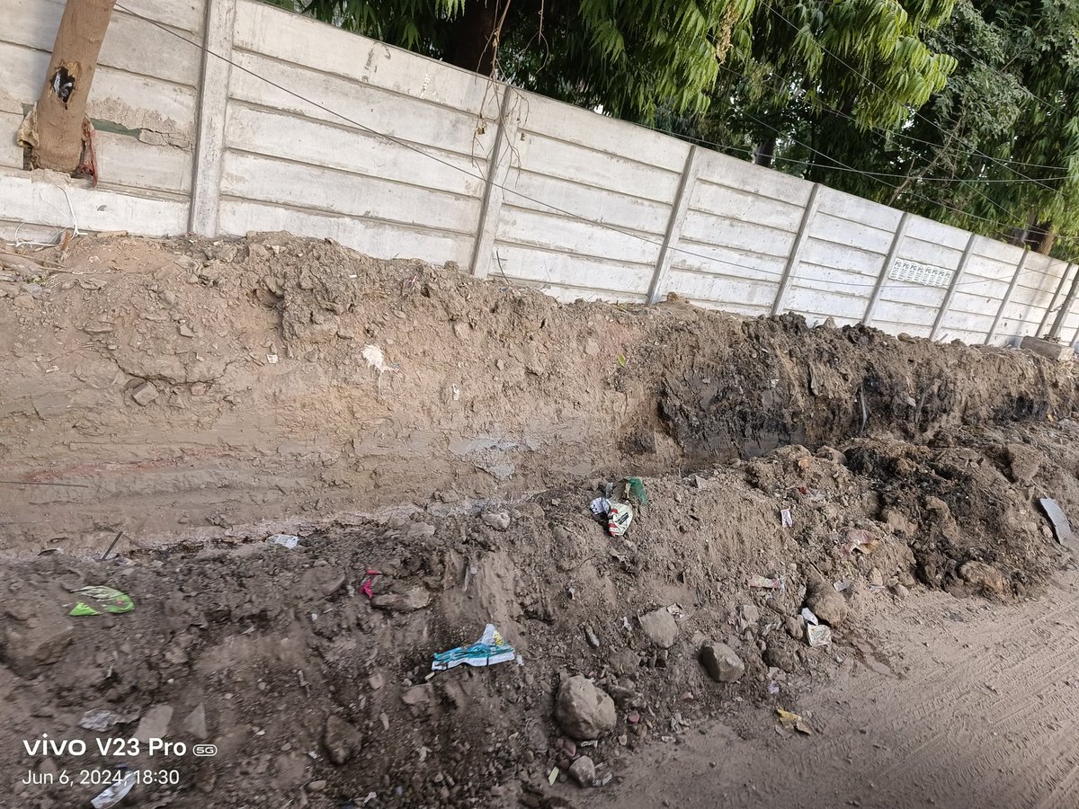JiteshModi6's tweet photo. @DC_Gurugram @MunCorpGurugram @cmohry @BJP4India @narendramodi Sir, This is sec 21 and 22 A, position of potholes on roads and mud flinging on roads. MNCs have offices here. Can you please taken action for clean roads and clean Gurgaon. @AmitShah https://t.co/LUpWWEU5En