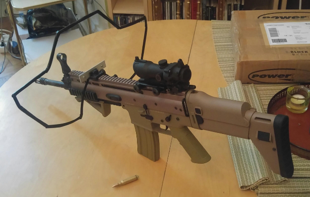gabrielcdangelo's tweet photo. @helldivers2 Something which would be awesome to see on the next warbond would be this, a rifle with a breakable shield, great for automatons and capable of whitstanding a couple of frontal hits against terminids as long as you are ads https://t.co/VN1xUeiXAT