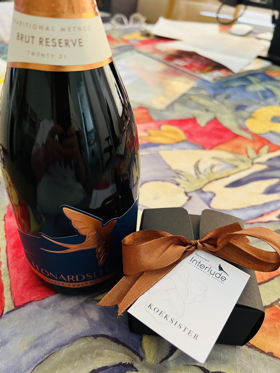Winbeebee's tweet photo. Ok people, very best of South Africa meets England. Super super bubbly from ⁦@johannfourie⁩ ⁦@BenguelaCove⁩ at UK treasured terroir #Sussex ⁦@LeonardsleeG⁩ and Traditional #Koeksisters from #JeanDelport ⁦@MichelinGuideUK⁩ #PennySteeter https://t.co/K7QAIZlHB1
