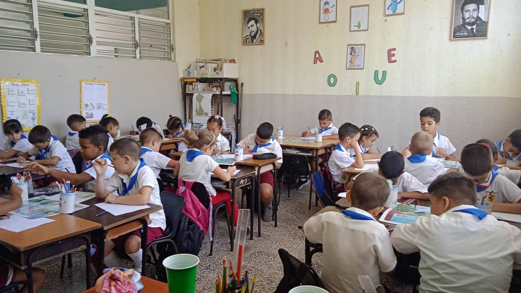 OctavioPrimaria's tweet photo. En  la mañana del 5 Junio en Conmemoración al día mundial del Medio  Ambiente, en nuestro centro se realizaron múltiples actividades @CarloscOlmo
 @dmesantaclaravc @liemodpe @FarinaEstevez
 @LienMons @Yamilet50088609 @SaerySerrano
 @DiazCanelB @elsa_ena  @DiazCanelB
 @CubaMined https://t.co/6vQwg0klV1