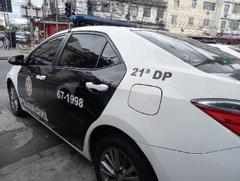 PCERJ's tweet photo. #21DP realiza uma operação contra uma quadrilha de garotos de programa. Segundo apurado, após os encontros, eles passavam a extorquir as vítimas. Até o momento, dois homens e uma mulher foram capturados.
Fique por dentro 👇
https://t.co/mzecWeqEzc https://t.co/vJ1b5A5sVT