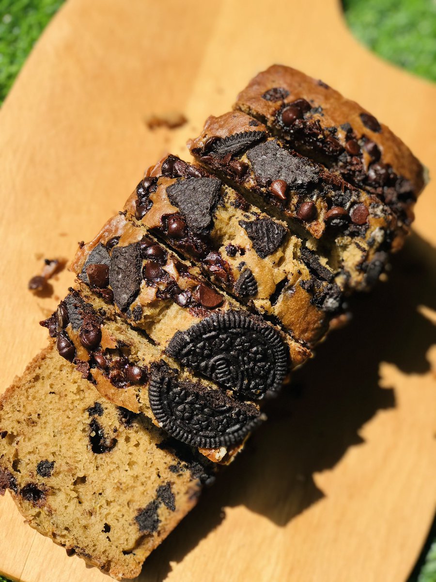 treasurestreat's tweet photo. You deserve enjoyment this weekend 🫵 Yes you🫵

What better way to enjoy the weekend than with our yummy banana bread loaves??🤤 

Enjoy with a cup of warm tea or coffee while you Netflix and chill😌😌

You don’t just have to imagine you can experience it🤗☺️ Just send a dm🎉🤤 https://t.co/pLDExGsiOR