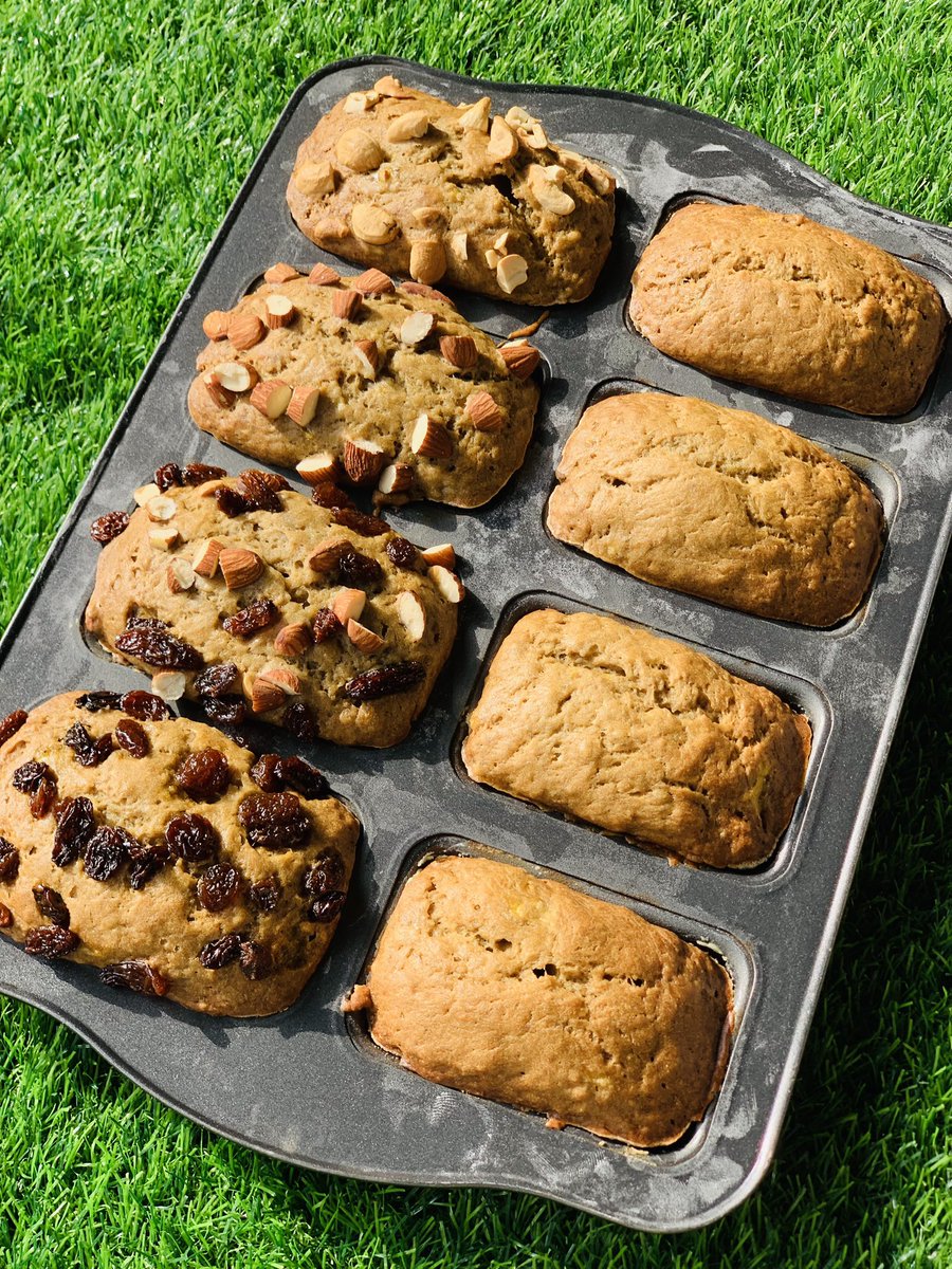 treasurestreat's tweet photo. You deserve enjoyment this weekend 🫵 Yes you🫵

What better way to enjoy the weekend than with our yummy banana bread loaves??🤤 

Enjoy with a cup of warm tea or coffee while you Netflix and chill😌😌

You don’t just have to imagine you can experience it🤗☺️ Just send a dm🎉🤤 https://t.co/pLDExGsiOR
