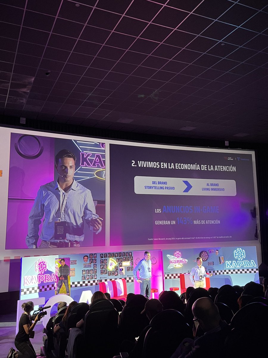 aalcaniz's tweet photo. Fantástico arranque de #FOABCN24 con Bruno Casanovas de @NudeProject_, hablando del difícil reto de formar un equipo alineado con tu propósito para seguir creciendo como #marca 🚀. Después, @playoffnations nos ha mostrado cómo impactar a los Z sin ser intrusivos. ¡Interesante! https://t.co/GbgYkM89y5