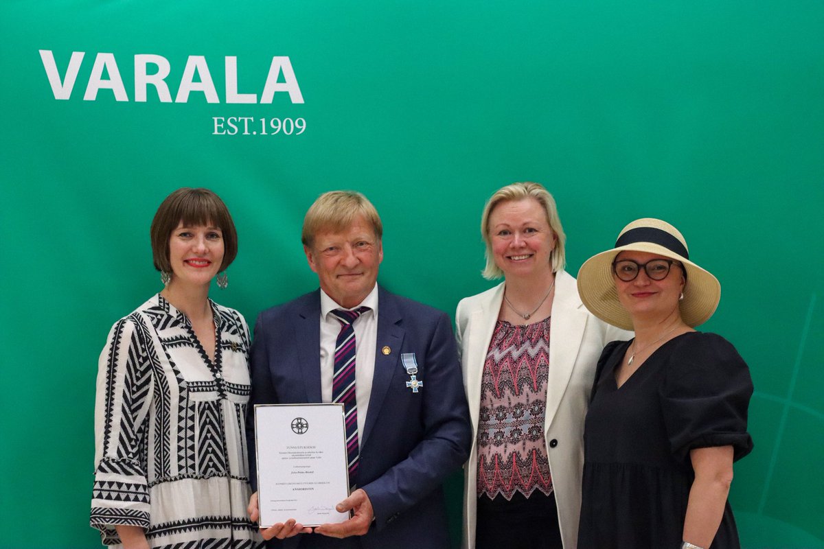 Pekka Rindellille opetus- ja kulttuuriministeriön myöntämä  Suomen liikuntakulttuurin ja urheilun ansioristi. Rindell on monipuolinen, ennakkoluuloton kehittäjä sekä aktiivinen verkostotoimija, Hakijoita olivat SUEKin lisäksi Varalan urheiluopisto, <a href="/Coach_FI/">Suomen Valmentajat</a>  <a href="/Urheiluopistot/">Urheiluopistot</a>