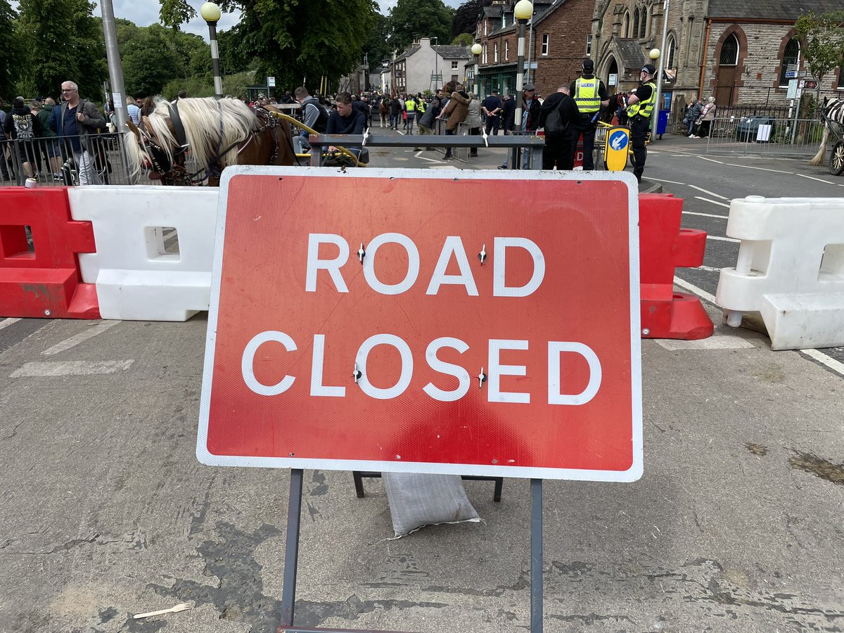 ApplebyFair's tweet photo. The Sands road closure is now in place. 

The Sands is likely to close around lunchtime daily, with the aim to reopen at around 6pm – please allow extra time for street cleaning thereafter.

Note - Access and egress for the duration of the closure is via the Station Road end. https://t.co/2WVfdNmICP