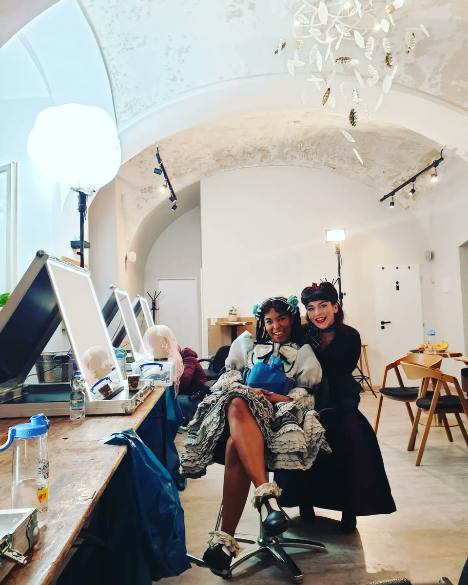 RoxaneDR's tweet photo. Bits of ep 4 - theater fangs fans and the wonders of our hair artist Francesco ! 
#interviewwiththevampire @AMC_TV @AMCPlus @Immortal_AMC https://t.co/magQHy170V