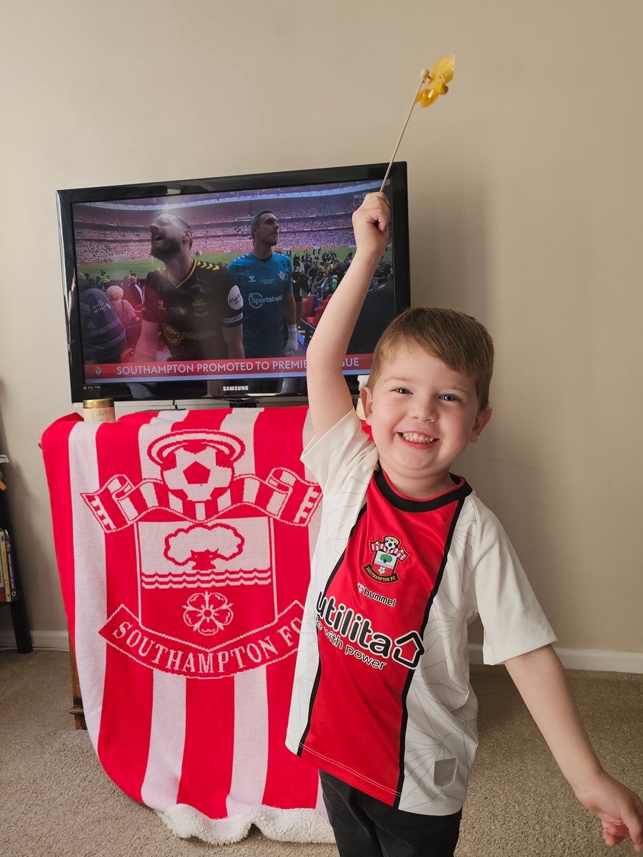 kellettl's tweet photo. @SouthamptonFC Couldn't go to Wembley (logistics of having a 3 year old!) but we sure celebrated at home! https://t.co/HNJTjjXthQ