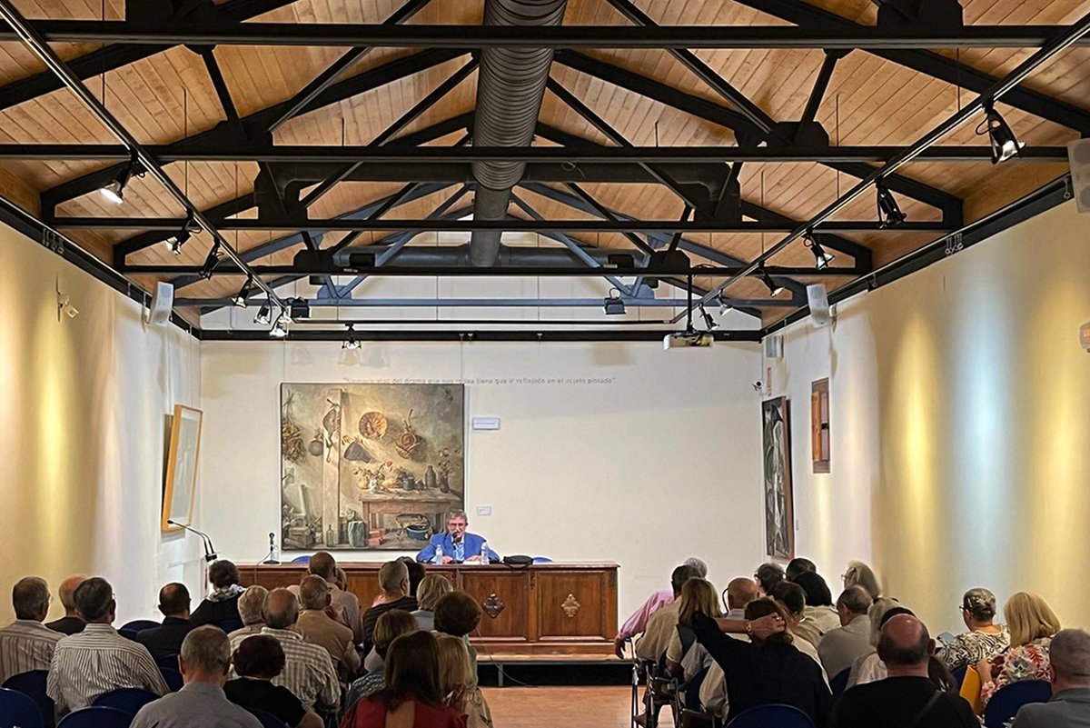 Así presentamos 'De lo divino y de lo humano', antología de Luis Gallego, en el museo López-Villaseñor de Ciudad Real.
📷Libro: bit.ly/divinohumano
#delodivinoydelohumano #luisgallegogallego #ciudadreal #lopezvillaseñor #poemario #poesía #poetas #antologíapoética