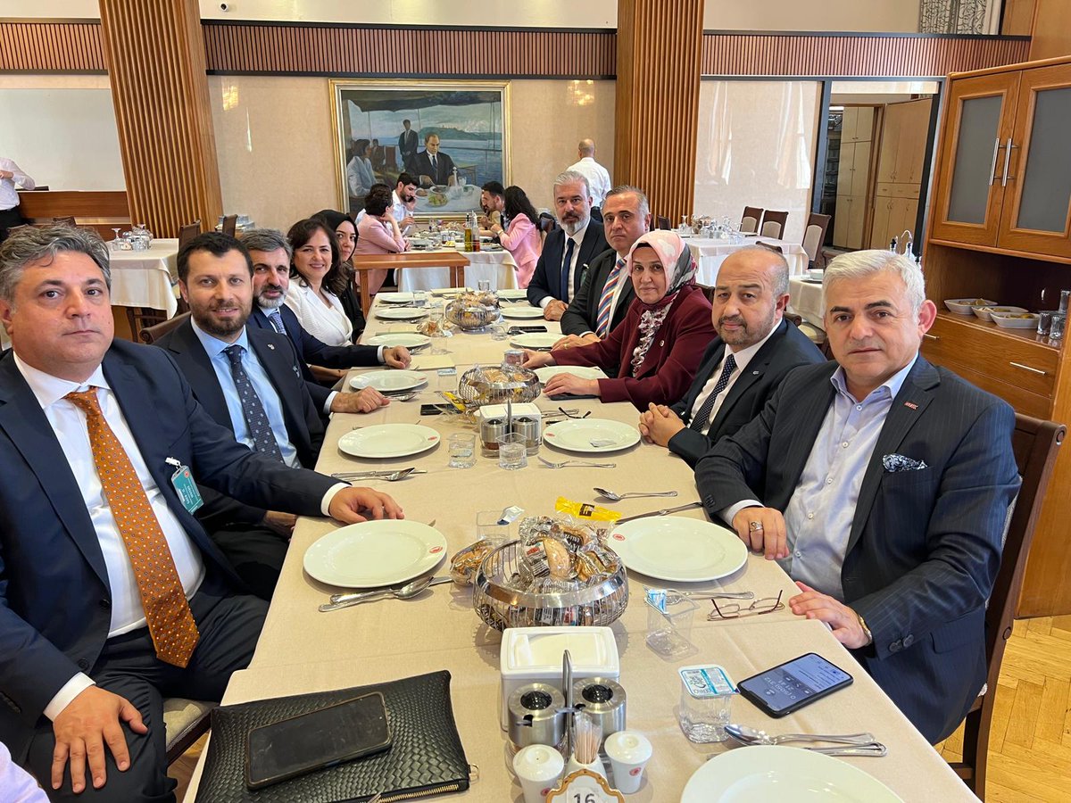 ivek_vakfi's tweet photo. İlaç Endüstrisi ve Teknolojileri Komisyonu olarak Fahri Üyemiz ve İstanbul Milletvekili Sn. Dr. Ümmü Gülşen Öztürk ile görüşme gerçekleştirdik. Nazik kabulleri için Sayın Vekilimize teşekkür ederiz. https://t.co/3rker5n92x