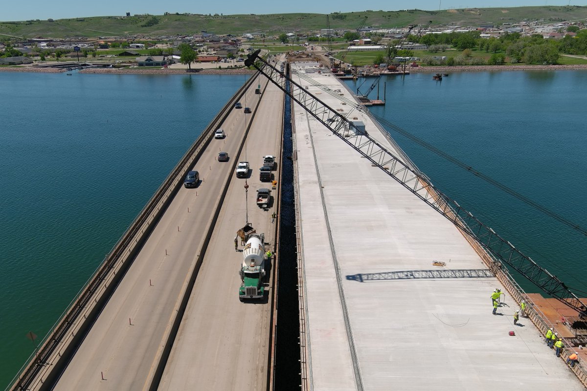 SouthDakotaDOT's tweet photo. June has arrived, and as we move closer to summer, crews are hard at work across the new Pierre-Fort Pierre Bridge.
Keep up to date on photos, videos, and construction progress by visiting https://t.co/freOZYafr0.
#SDDOT #SD511 #PierreFortPierreBridge https://t.co/Z7uwQJvDxo