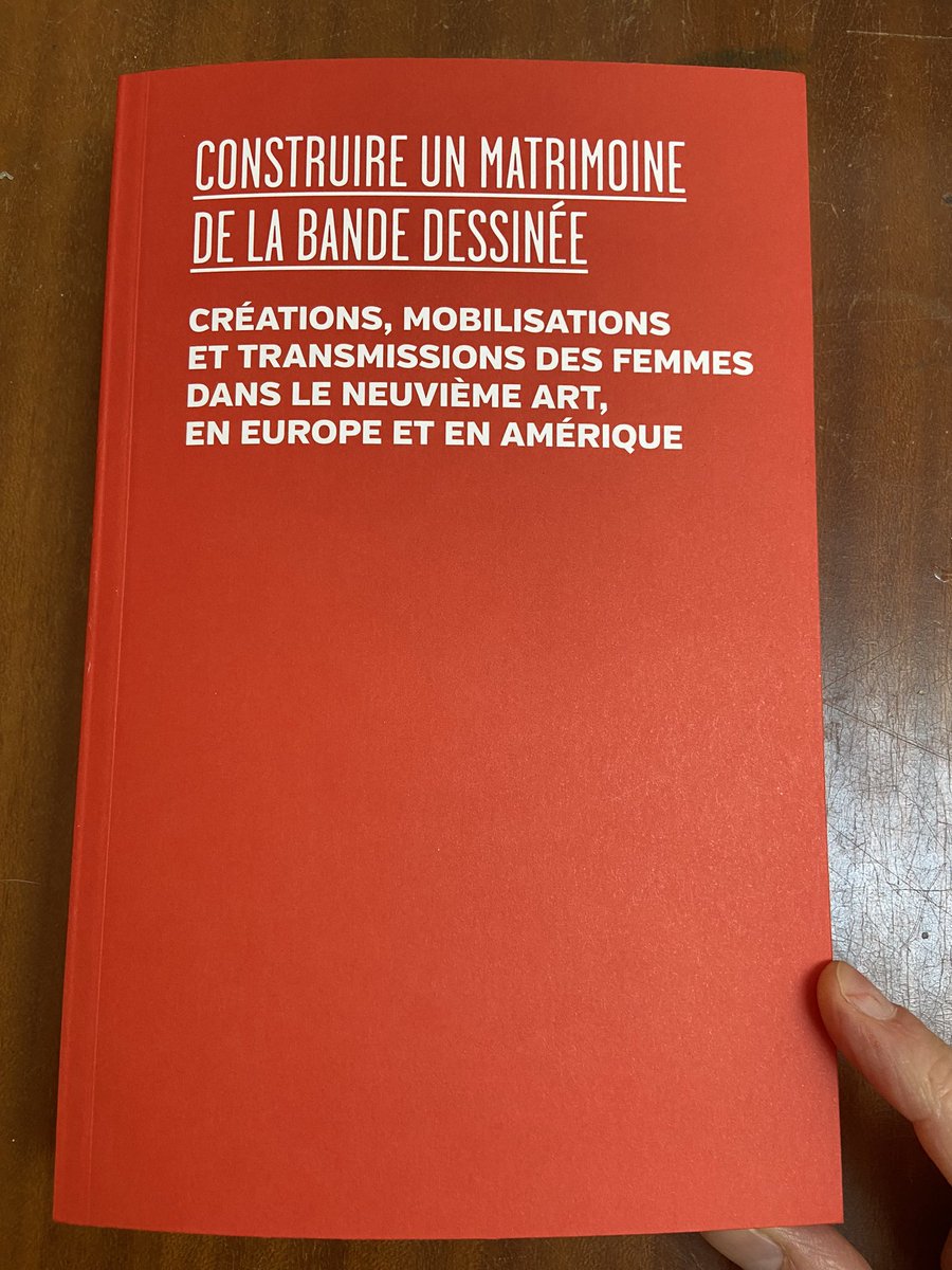 HeleneCamarade's tweet photo. Très contente de voir cet ouvrage dirigé par Marys Renné Hertiman et Camille de Singly arriver à publication (et d’y être si bien entourée !) @MarysRGH bravo ! https://t.co/AgY8WmjnGV