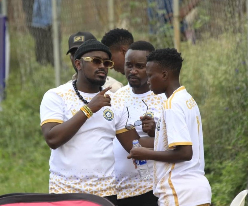 Coach <a href="/YkeeBenda/">YKEE BENDA</a> brought the tactics to this year's edition of the 
 #BraveGirlsTournament24  <a href="/reachahand/">Reach A Hand Uganda</a> 
🏟️<a href="/iuea_uganda/">IUEA</a>
#BilliNowNow  
 #USSSAUpdates
#ForSchoolSportsForBetter