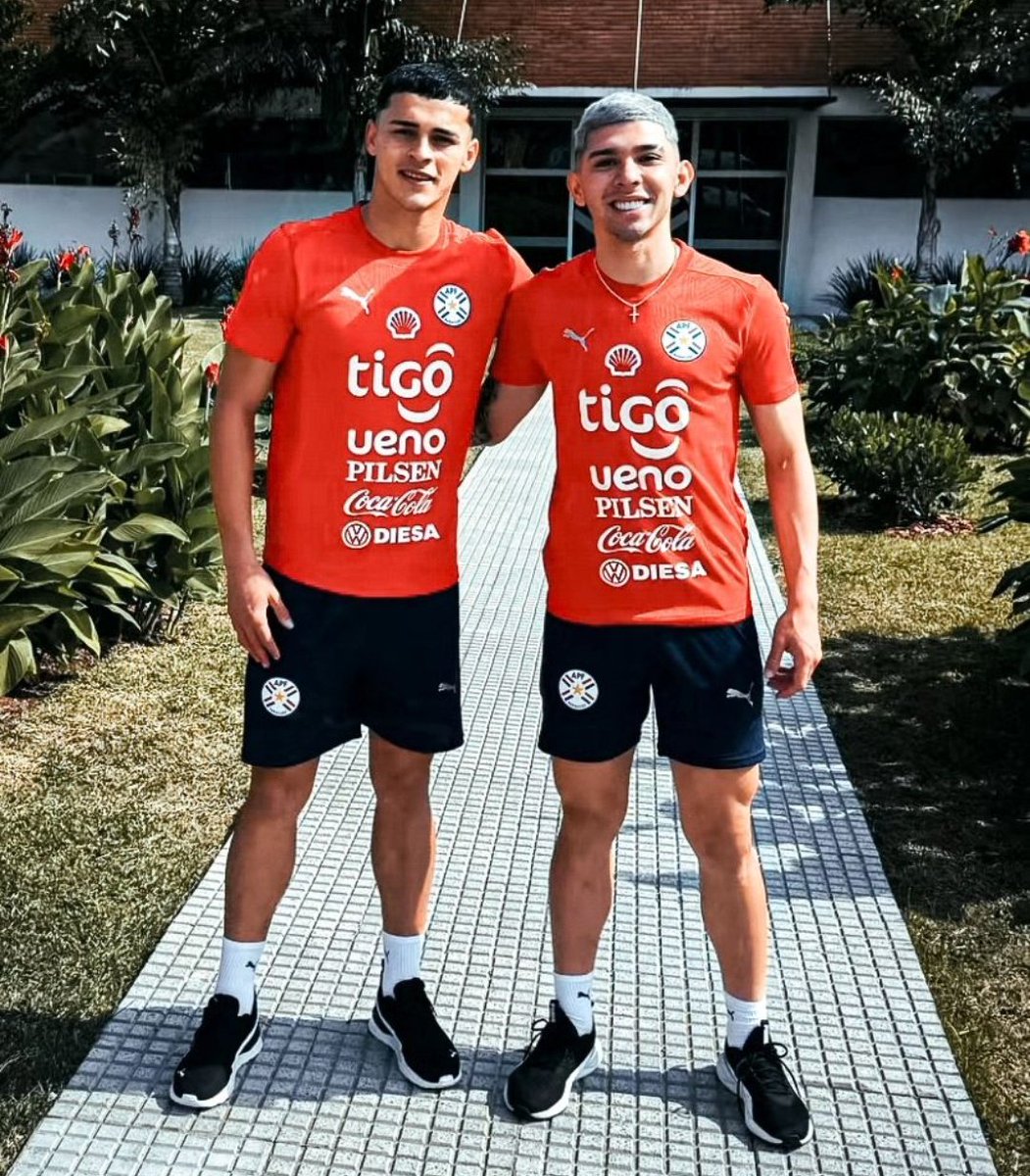 Ramón Sosa y Julio Enciso. Para mi gusto las dos figuras principales que tiene Garnero en este plantel Albirrojo. Si el tecnico es inteligente debe potenciar a estos dos futbolistas, hay varios que siguen siendo convocados pero no han hecho ningún merito.

#Selecciónparaguaya