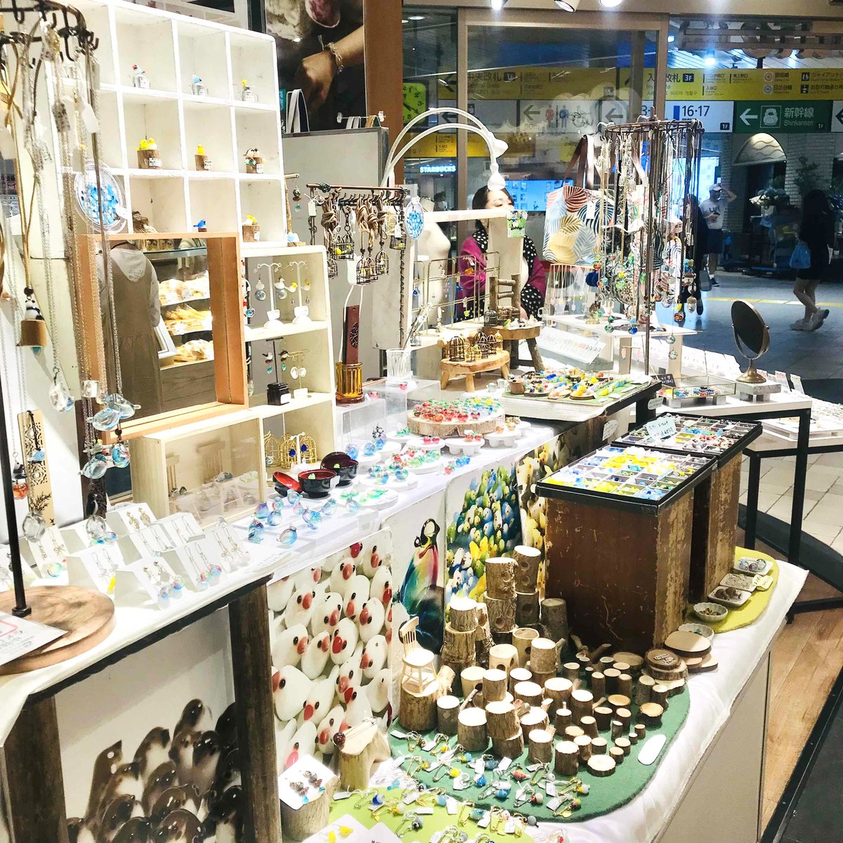 event_how's tweet photo. 上野駅3階は本日よりm-poolさんが登場。
HOW HOUSE ACCESSORIES GARDEN
平日10:00〜22:00 土日祝21:00まで
最終日20:00閉場
会場:ecute上野イベントスペース
※入谷改札から入ってすぐ(改札内)
#howhouse #accessoriesgarden #上野 #ecuteueno #アクセサリー #kittunaswadu #mpool https://t.co/YtUZEFqOy7