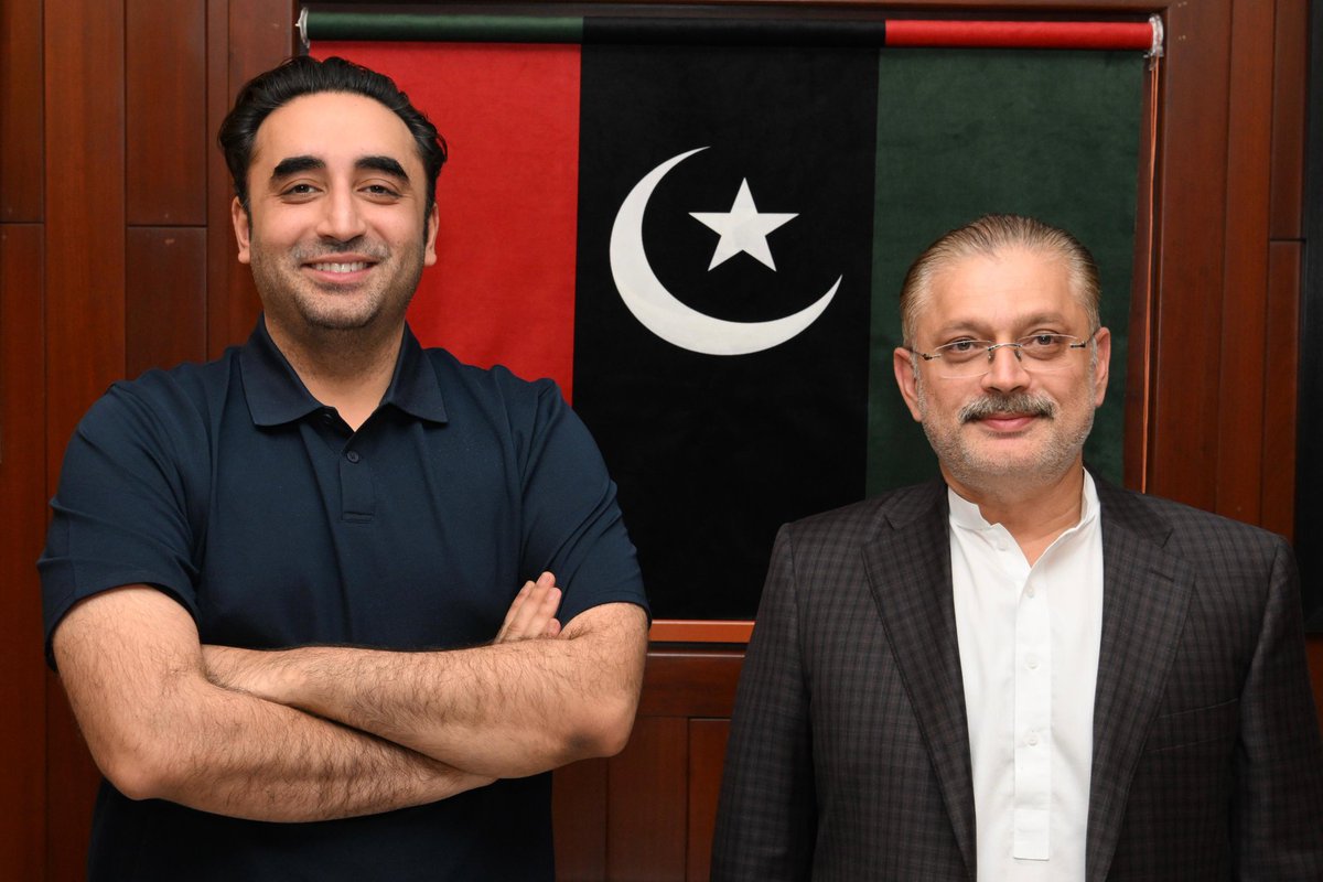 Dr Atta Ur Rehman (@dr_atta77) on Twitter photo کراچی: پاکستان پیپلزپارٹی کے چیئرمین <a href="/BBhuttoZardari/">BilawalBhuttoZardari</a>
صاحب سے سندھ حکومت کے سینئر صوبائی وزیر <a href="/sharjeelinam/">Sharjeel Inam Memon</a> نے بلاول ہاؤس میں ملاقات کی، اس موقع پر انہوں نے اپنے محکموں کی کارکردگی سے متعلق بریفنگ دی چیئرمین بلاول بھٹو زرداری نے سینئر صوبائی وزیر کے اقدامات کو سراہا کراچی: پاکستان پیپلزپارٹی کے چیئرمین <a href="/BBhuttoZardari/">BilawalBhuttoZardari</a>
صاحب سے سندھ حکومت کے سینئر صوبائی وزیر <a href="/sharjeelinam/">Sharjeel Inam Memon</a> نے بلاول ہاؤس میں ملاقات کی، اس موقع پر انہوں نے اپنے محکموں کی کارکردگی سے متعلق بریفنگ دی چیئرمین بلاول بھٹو زرداری نے سینئر صوبائی وزیر کے اقدامات کو سراہا
