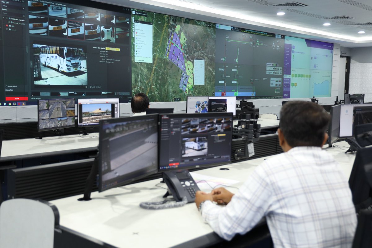 nicdc01's tweet photo. They also witnessed a state-of-the-art #3D model showcasing the city's meticulous planning and cutting-edge technology of the City Integrated Operation Center (#CIOC) for efficient city management. https://t.co/gNzJpxQq6B