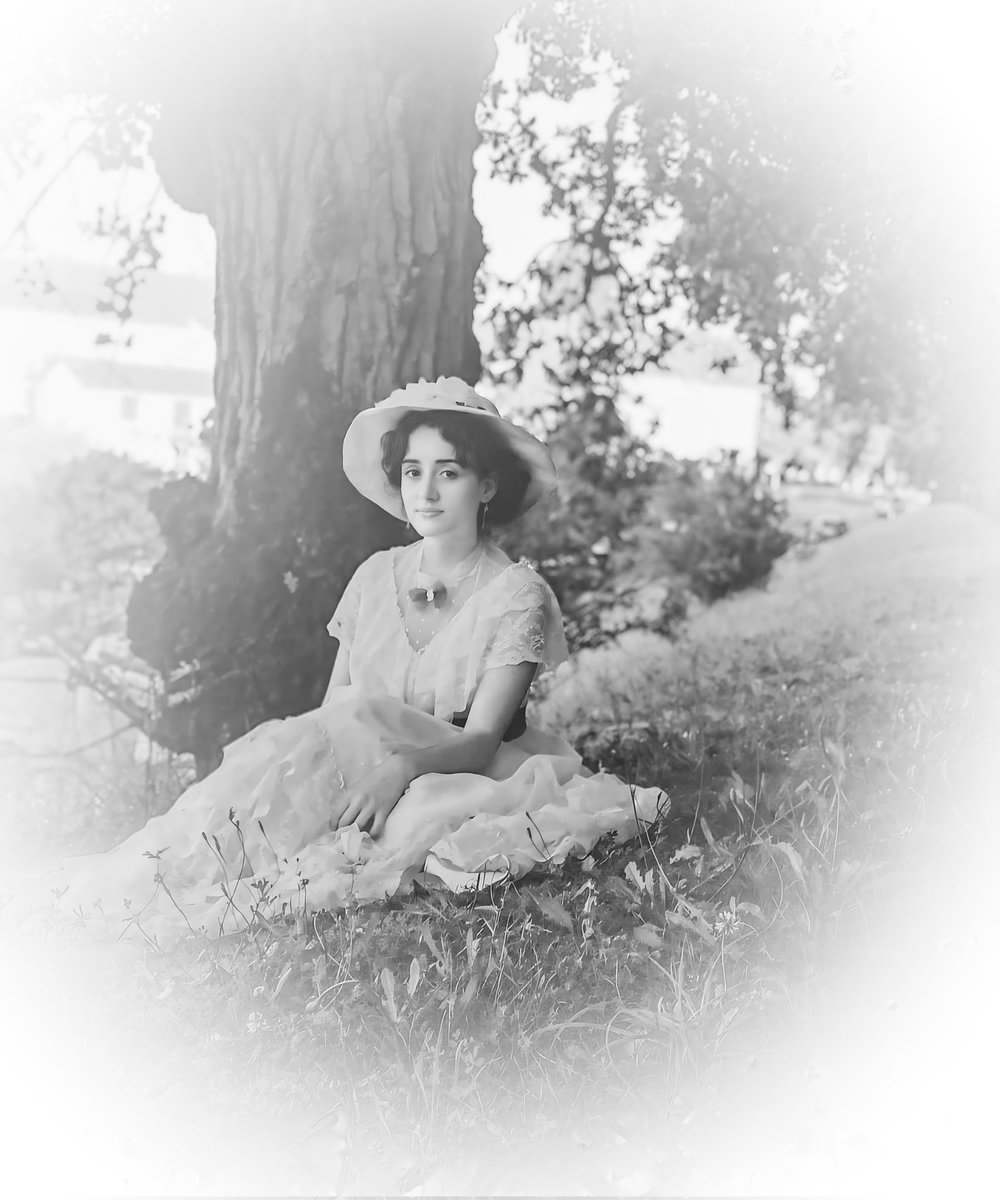 a_hucha's tweet photo. 🟠Nerea Magide Pásaro (@magidenerea) é unha xornalista de Pol (Lugo) apaixoada polo vintage e as. Tamén é unha recreadora histórica que participou coa editora deste cibermedio en diversos eventos. 

Lembra que ti tamén podes colaborar coa Hucha. Só tes que enviarnos un DM 📩 https://t.co/lyzpSqG1oD