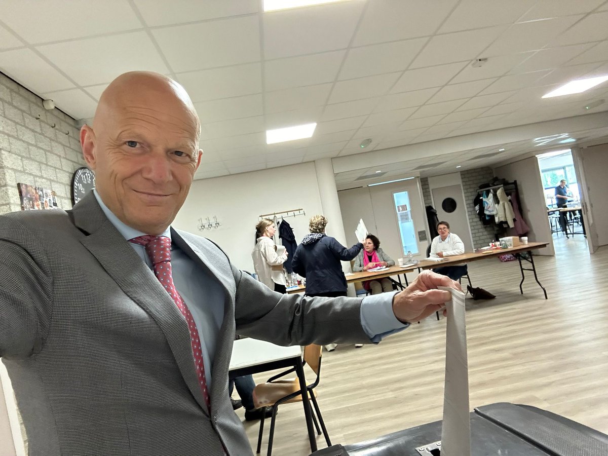 Vanmiddag gestemd voor het Europees Parlement in school KC Visnet met de kinderen nog in de klas.

Stemmen kan nog tot 21 uur!