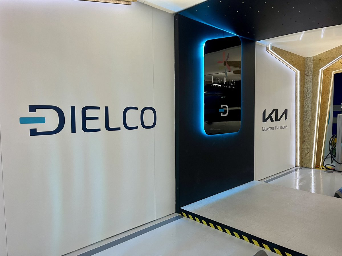 ElectroDIELCO's tweet photo. Estamos a minutos de abrir el futuro de la #movilidadsostenible en Colombia

@SectorMovilidad @MinTransporteCo @elonmusk @KiaColombia @titanplazacc https://t.co/b0zyJeBStx