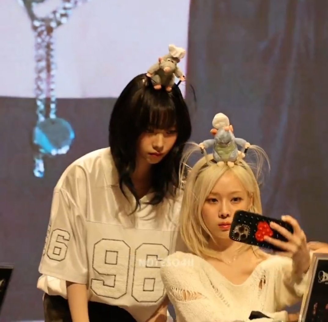 mugstz's tweet image. ที่คาดผม ✅
ชุด ✅
สีผม ✅
น่าหนาว ✅
ถูกกกกกกกกกกกกกกต้อง!!!!!!!