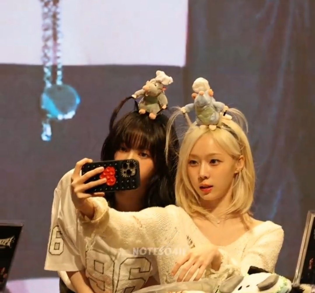 mugstz's tweet image. ที่คาดผม ✅
ชุด ✅
สีผม ✅
น่าหนาว ✅
ถูกกกกกกกกกกกกกกต้อง!!!!!!!